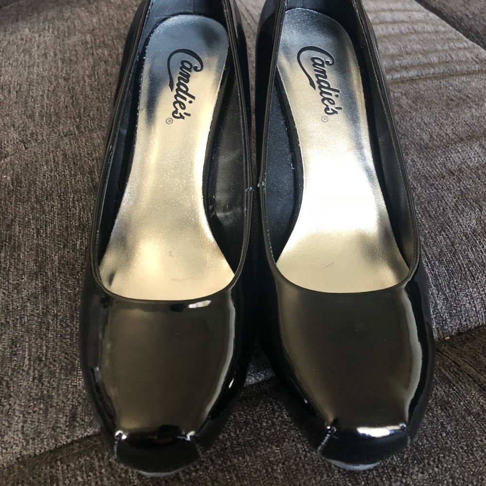 ❗️LAST CHANCE❗️Candies Size 7.5 glossy black heels